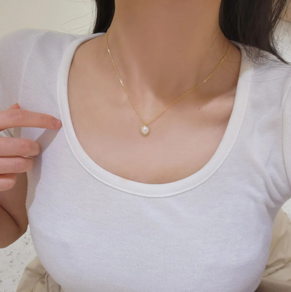 Flat Freshwater Pearl Necklace detail 1