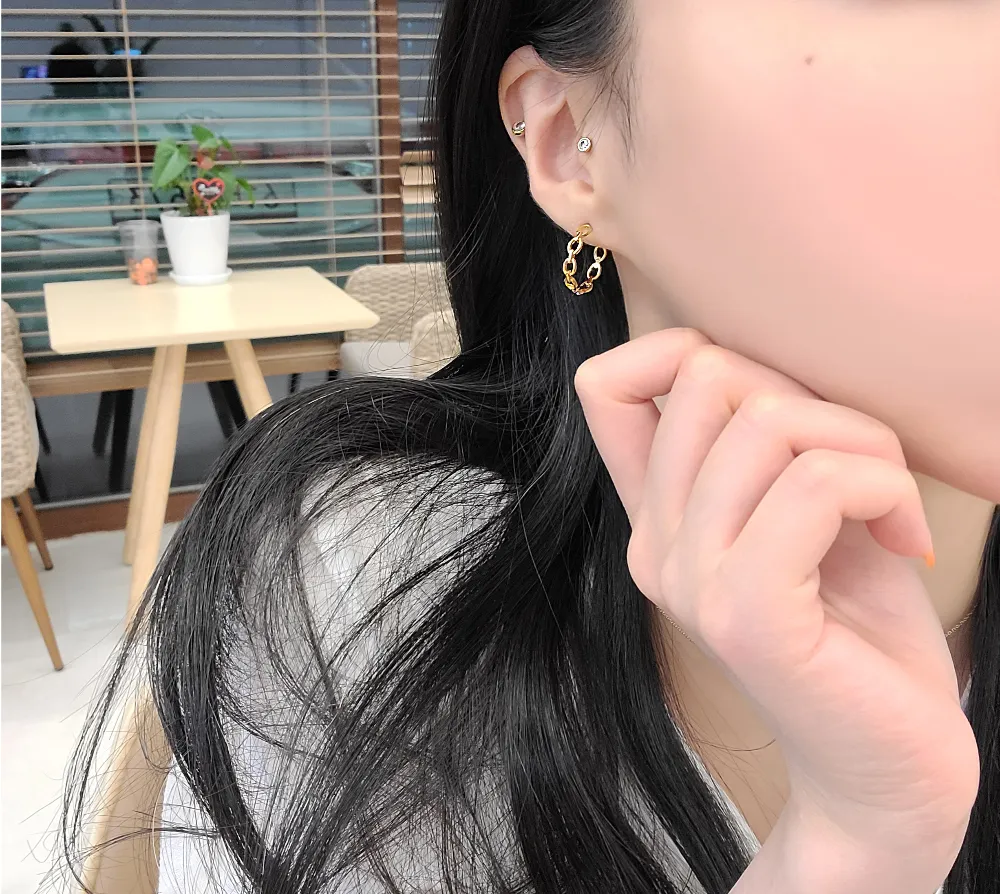 Round Chain Half Hoops detail 3