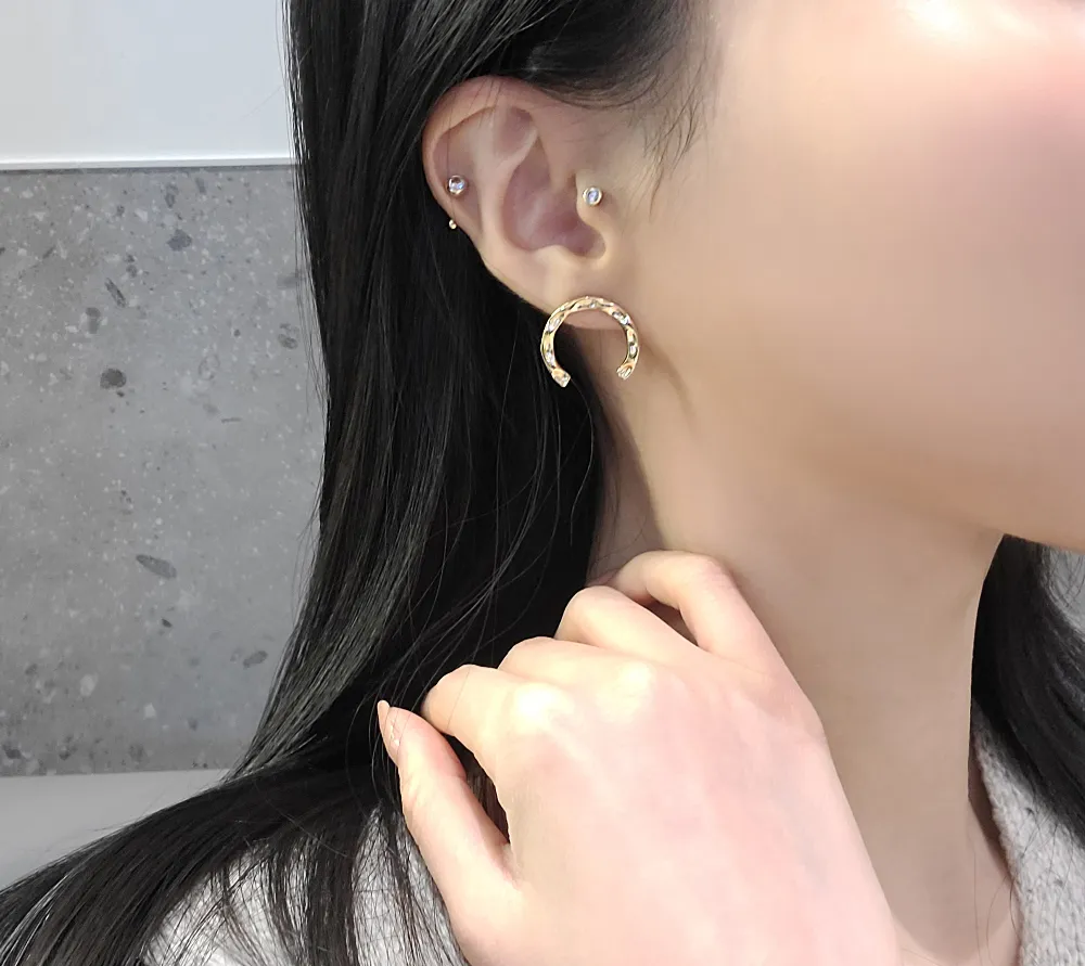 Hammered Horseshoe Earrings detail 3