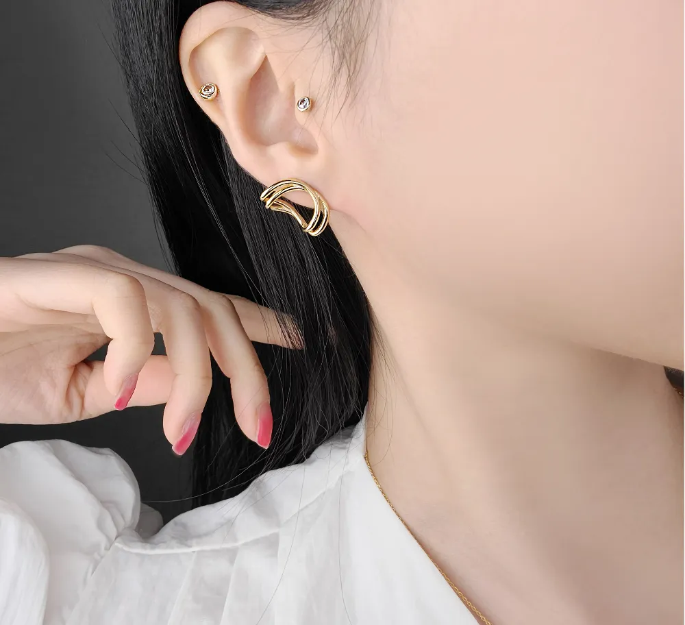 Asymmetric D Chain Earrings detail 2