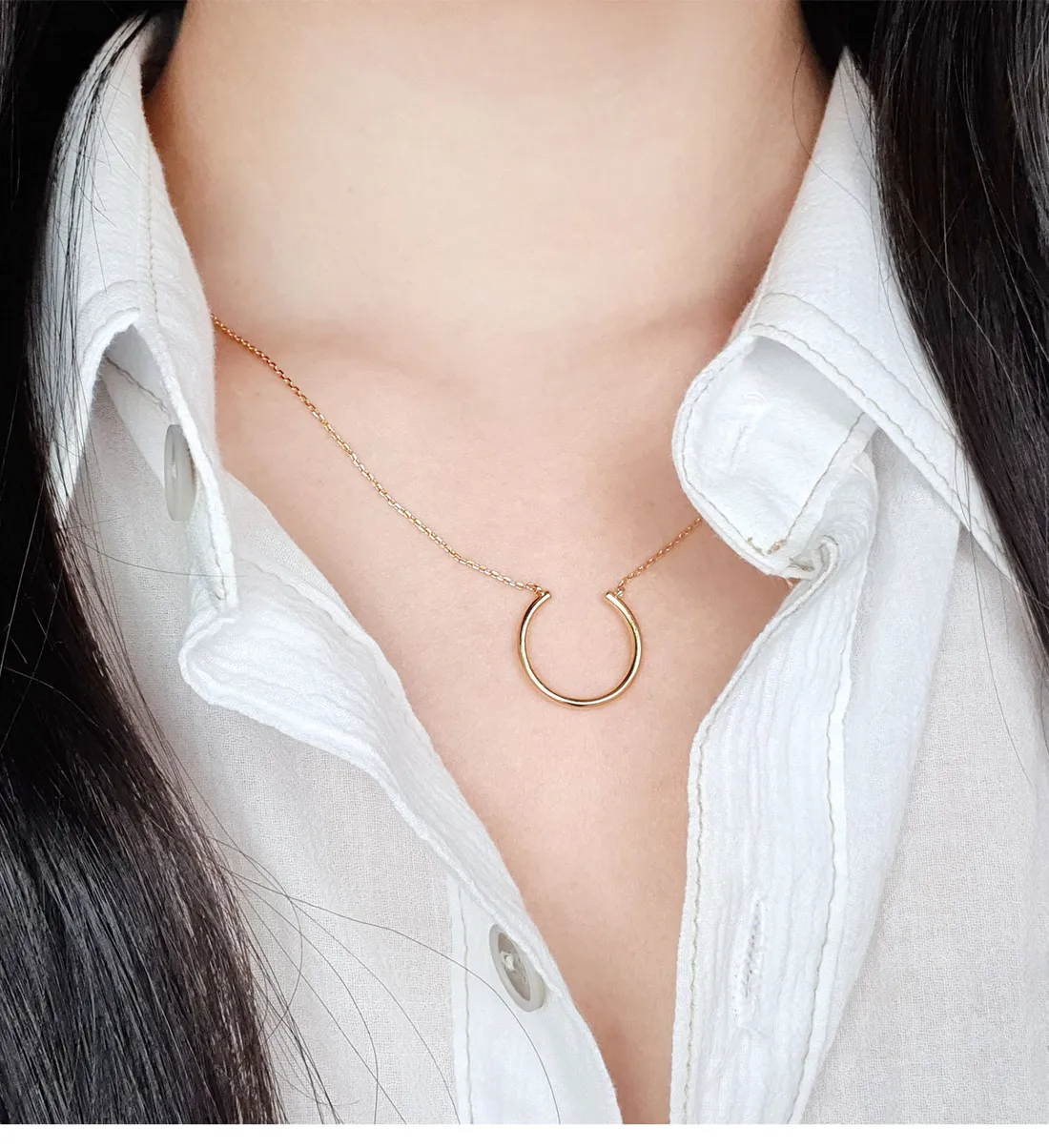 Bold U Ring Necklace detail 2