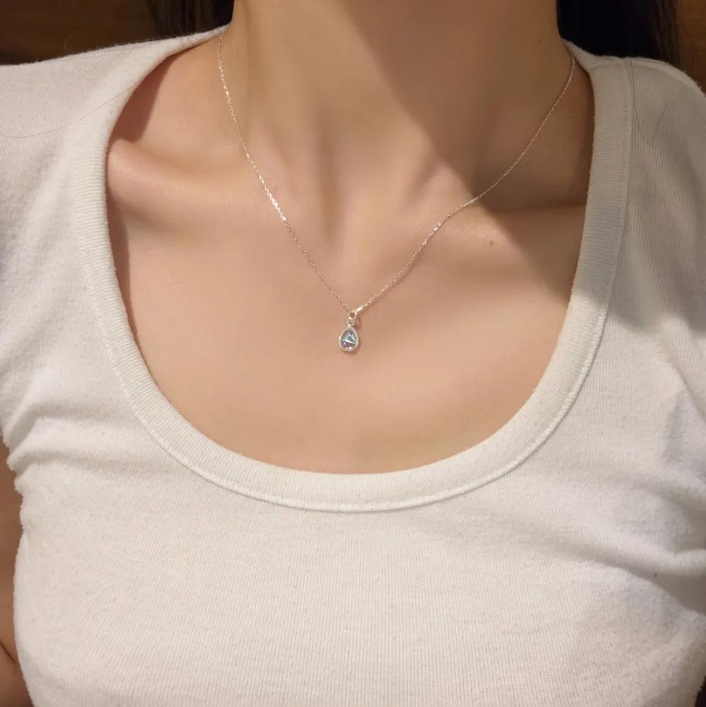 Moonstone Teardrop Necklace detail 3