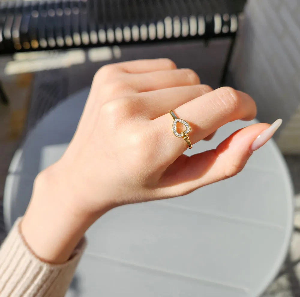 Crystal Heart Ring detail 2