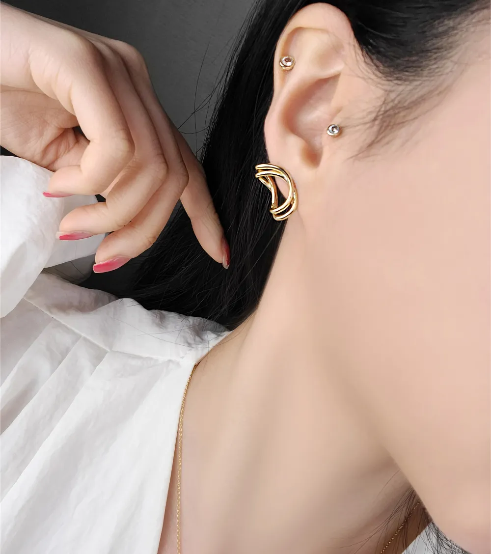Asymmetric D Chain Earrings detail 3