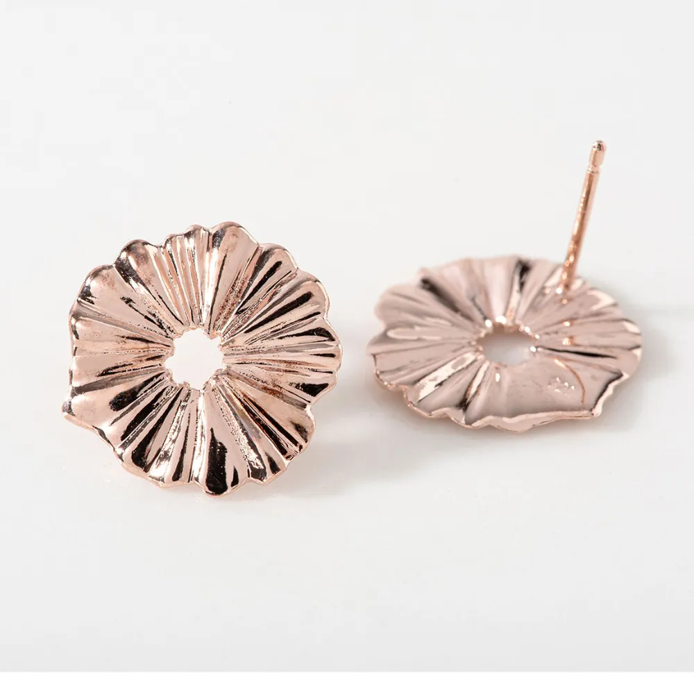 Ruffled Flower Earrings detail 3