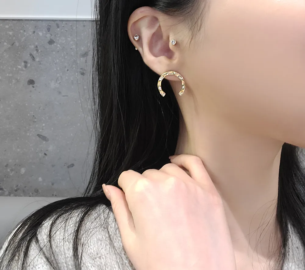 Hammered Horseshoe Earrings detail 4