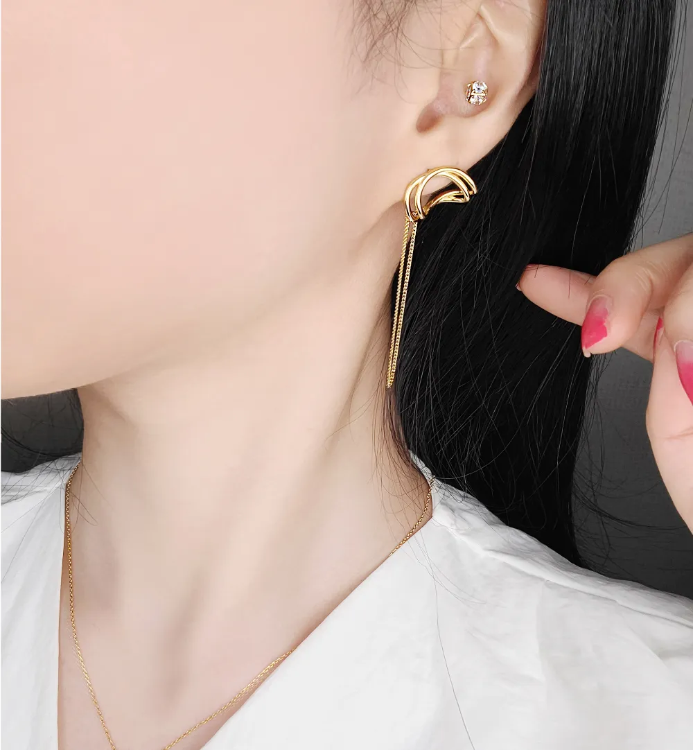 Asymmetric D Chain Earrings detail 4