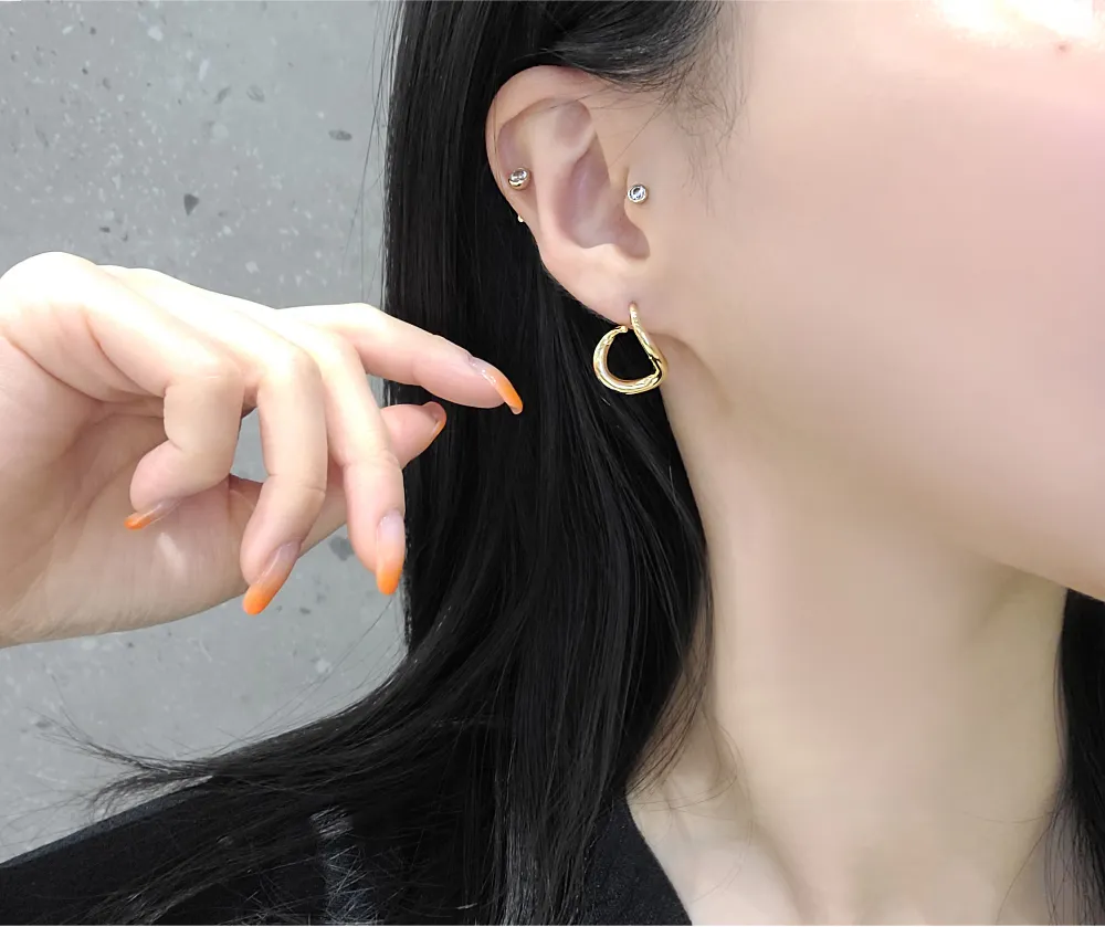 Wave Outline Teardrop Earrings detail 4