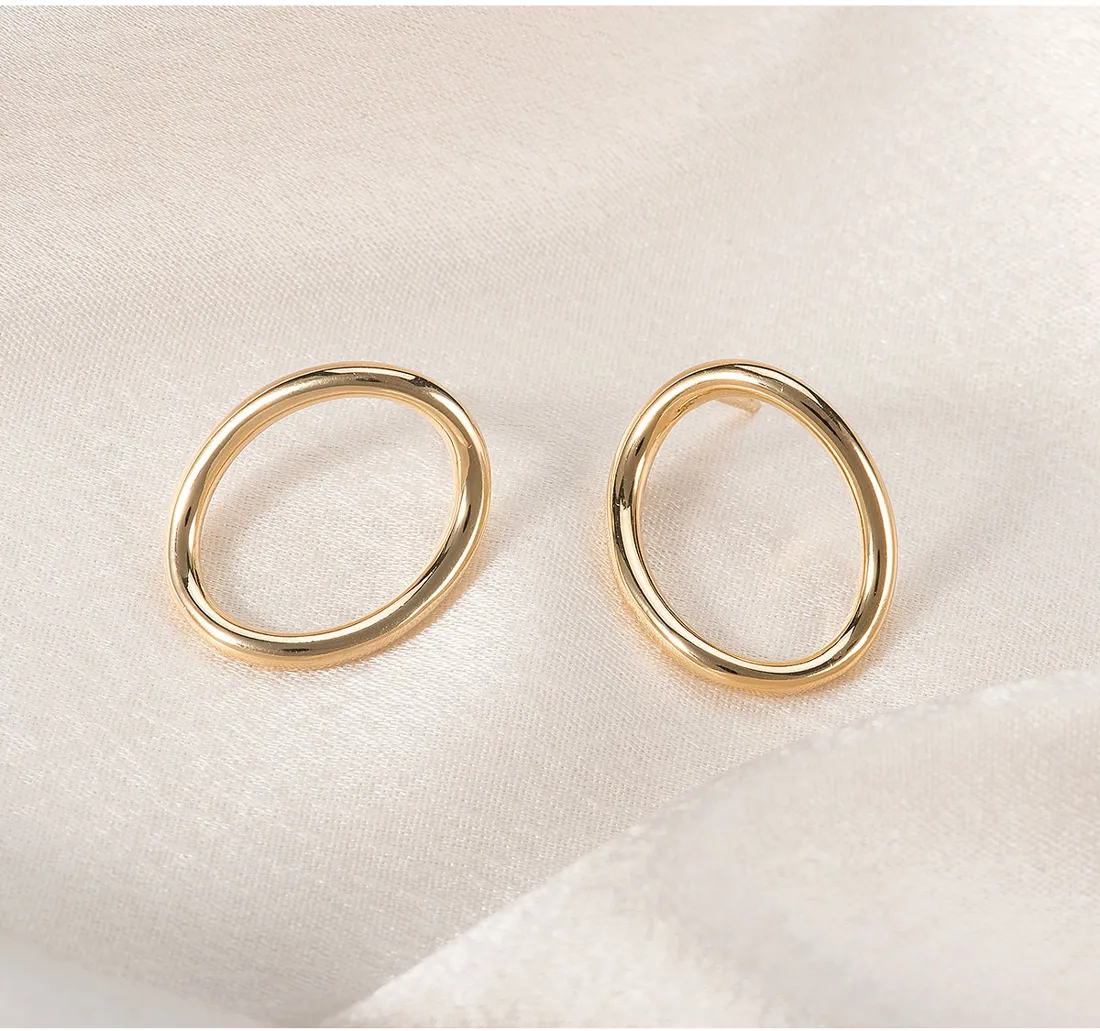 Wavy Oval Earrings detail 4