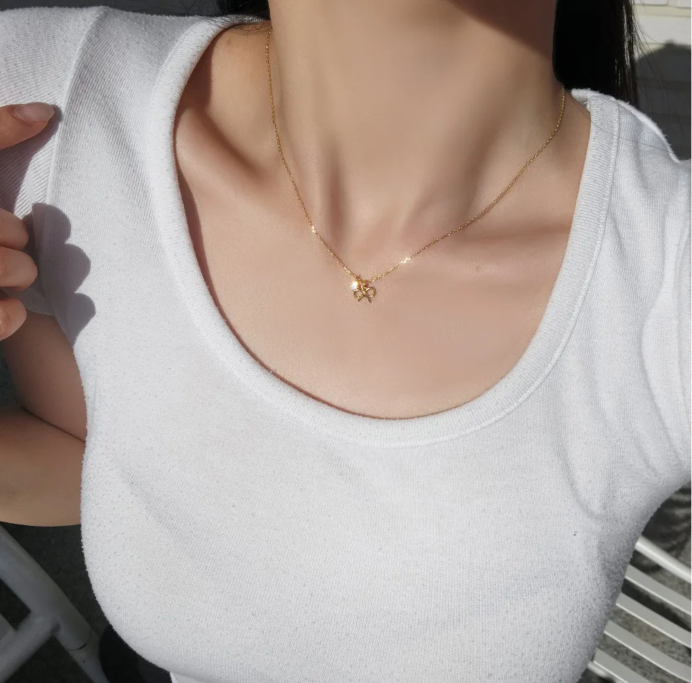 Crystal Bow Necklace detail 2