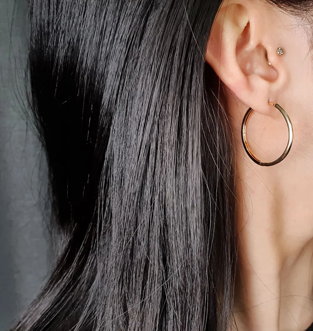 Classic Hoop Earrings detail 3
