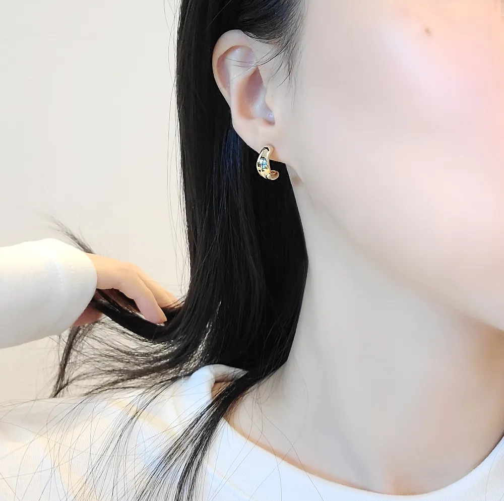Bold Wave Half Hoops detail 4