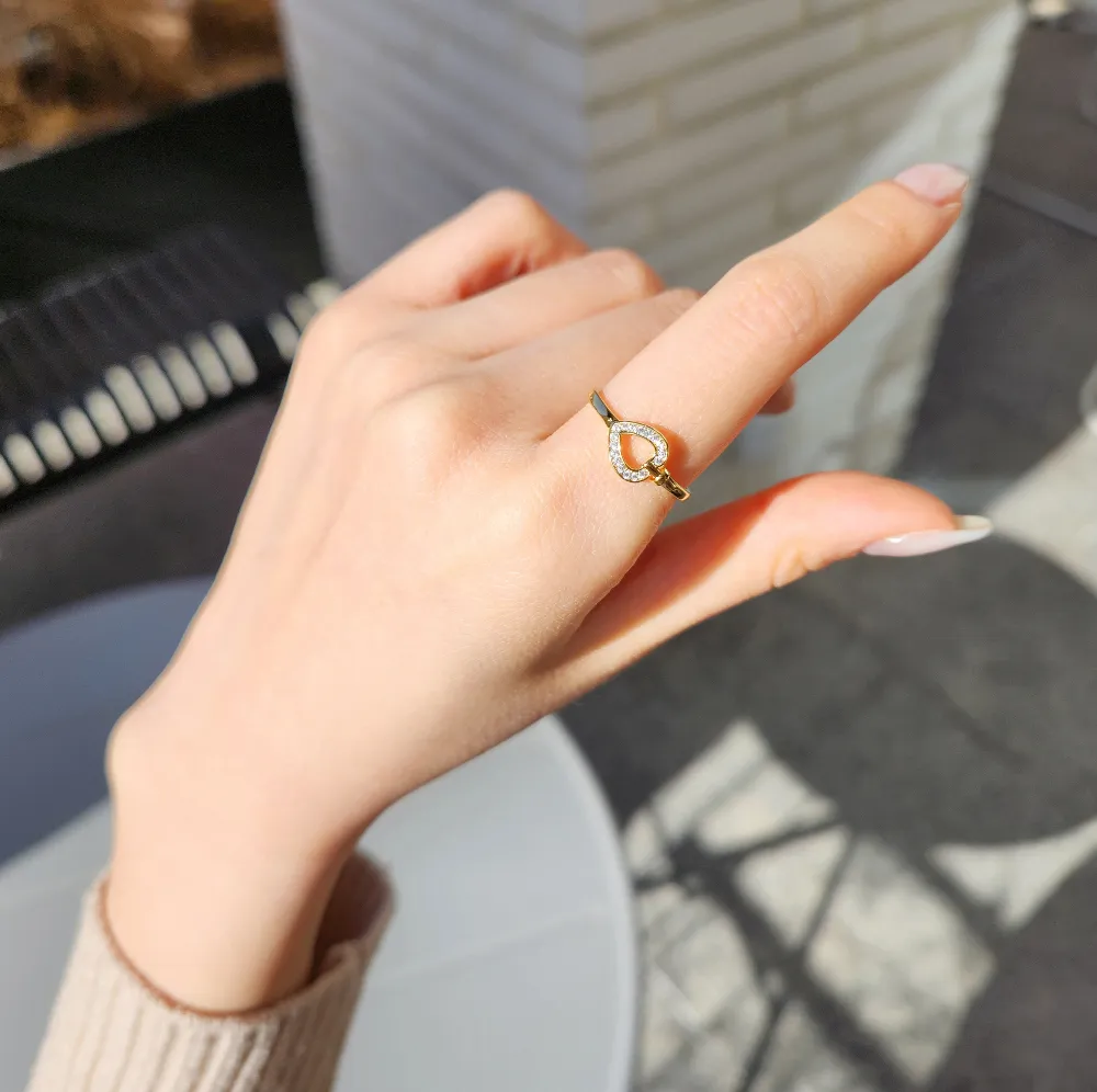 Crystal Heart Ring detail 4