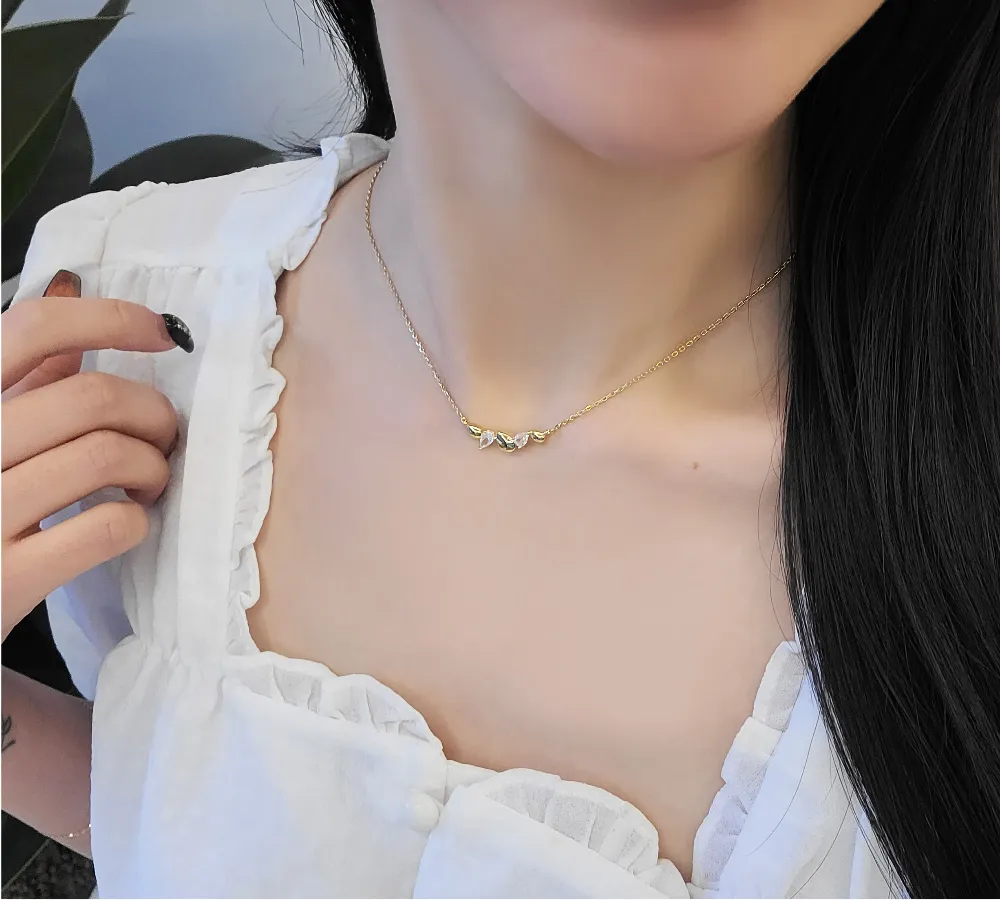 Crystal Teardrop Necklace detail 4