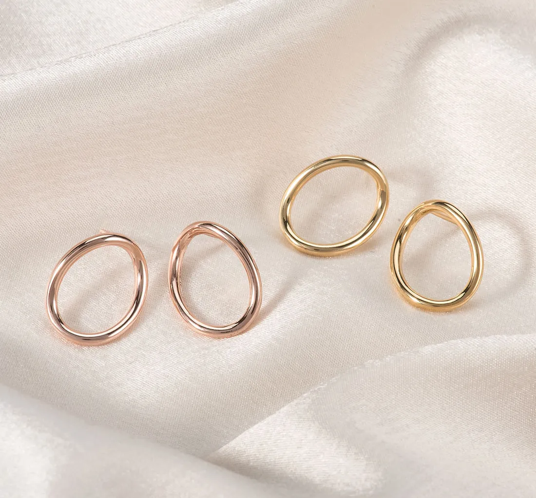 Wavy Oval Earrings detail 3