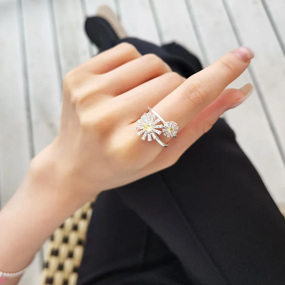 Crystal Flower Ring detail 4